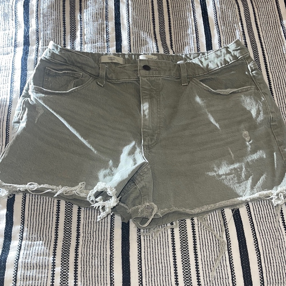 Universal Thread Ripped Jean Shorts!